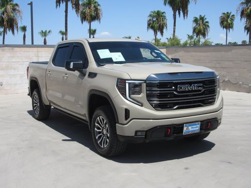 Used 2022 GMC Sierra 1500 AT4 w/ Sierra Safety Plus Package AWD/4WD image 2