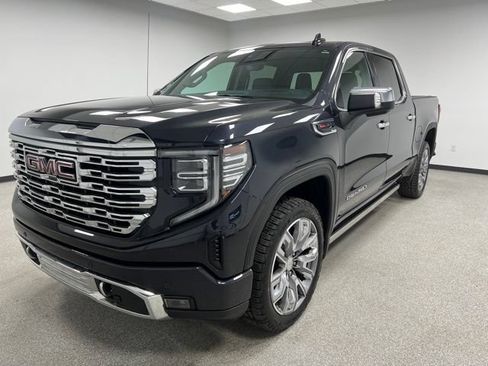 Used 2024 GMC Sierra 1500 Denali w/ Denali Reserve Package AWD/4WD image 4