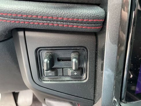 Used 2023 Ford Expedition Limited image 10