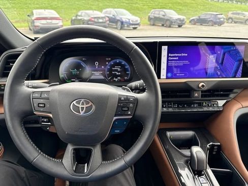 Used 2025 Toyota Crown Signia AWD/4WD image 12
