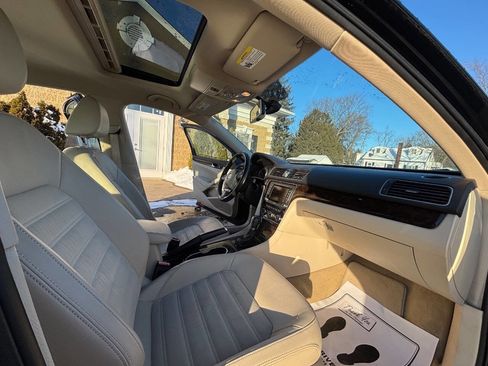 Used 2014 Volkswagen Passat 3.6 SEL Premium image 13