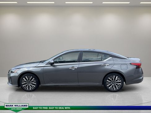 Used 2023 Nissan Altima 2.5 SV w/ SV Premium Package FWD image 4