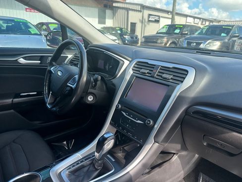 Used 2013 Ford Fusion SE FWD image 8