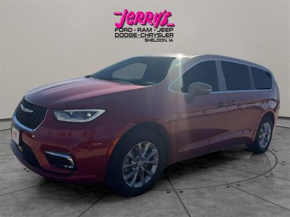 New 2026 Chrysler Pacifica Select