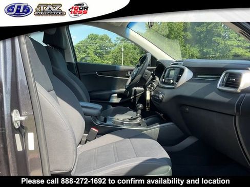 Used 2017 Kia Sorento LX image 14