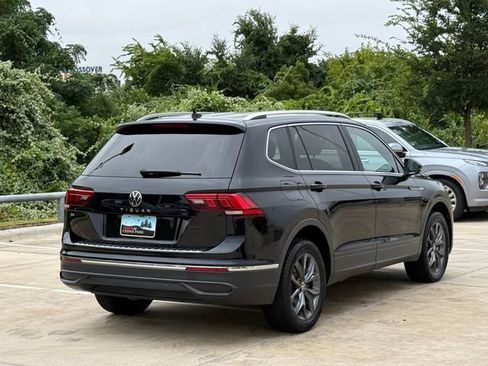 Used 2023 Volkswagen Tiguan SE FWD image 8