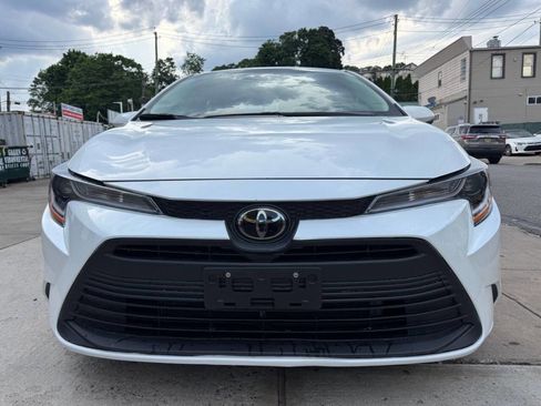 Used 2024 Toyota Corolla LE FWD image 2