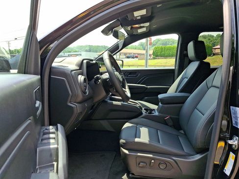 Used 2026 Chevrolet Colorado Trail Boss AWD/4WD image 13