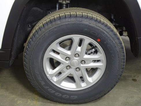 New 2025 Jeep Grand Cherokee Laredo image 30