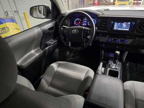 Used 2018 Toyota Tacoma SR image 37