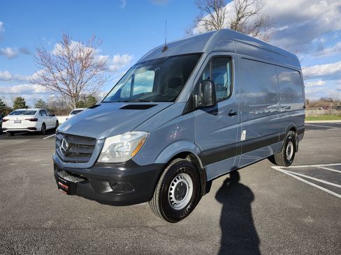 Used 2018 Mercedes-Benz Sprinter 2500 image 10
