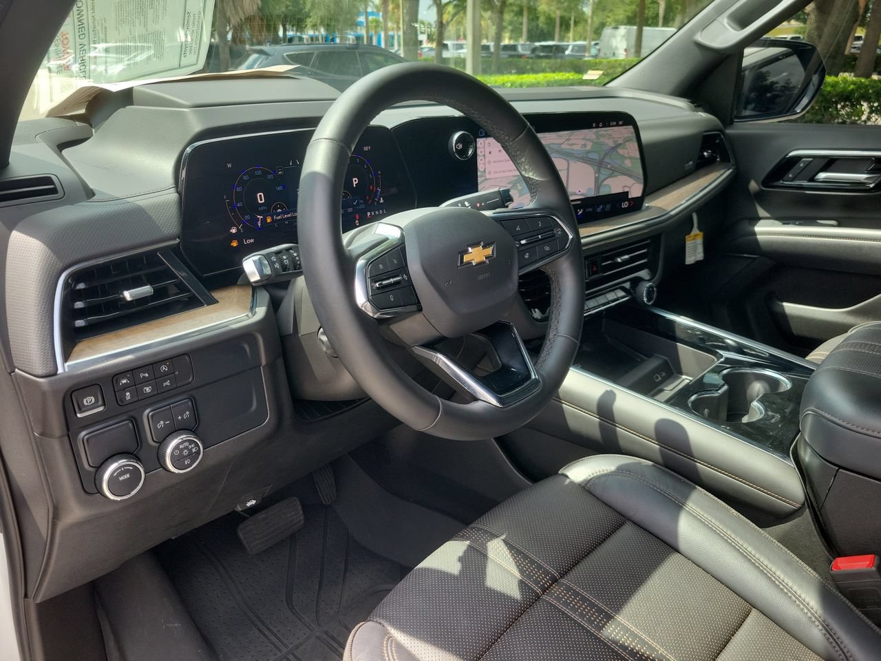 Used 2025 Chevrolet Suburban High Country RWD image 15