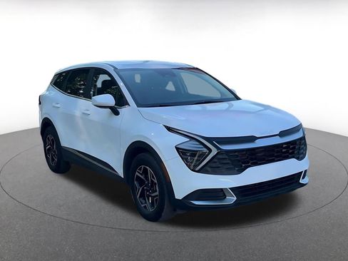 Used 2025 Kia Sportage LX image 3