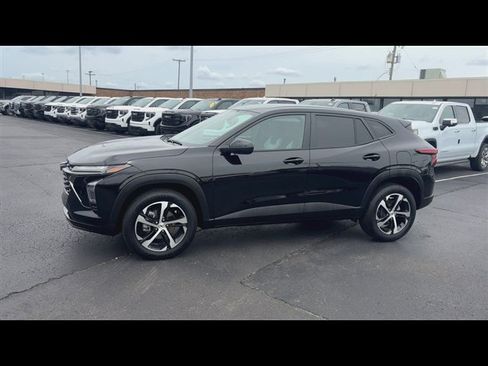 Certified 2024 Chevrolet Trax RS w/ Driver Confidence Package FWD image 5