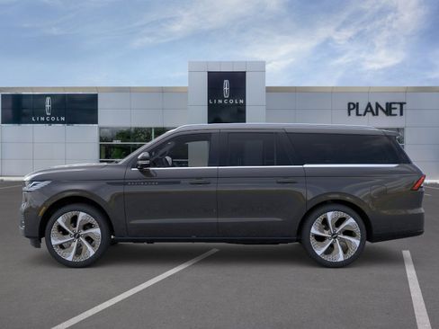 New 2026 Lincoln Navigator L Black Label AWD/4WD image 3