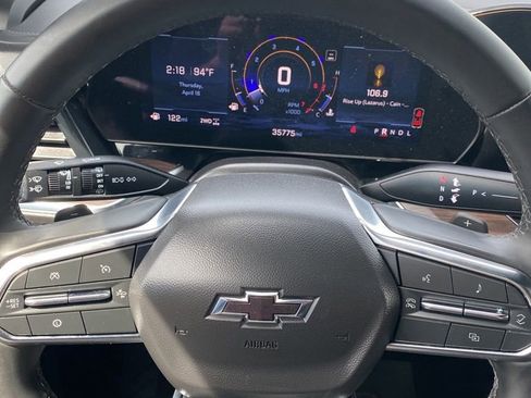 Used 2025 Chevrolet Suburban Z71 image 35