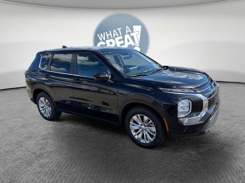 Used 2026 Mitsubishi Outlander ES FWD image 1