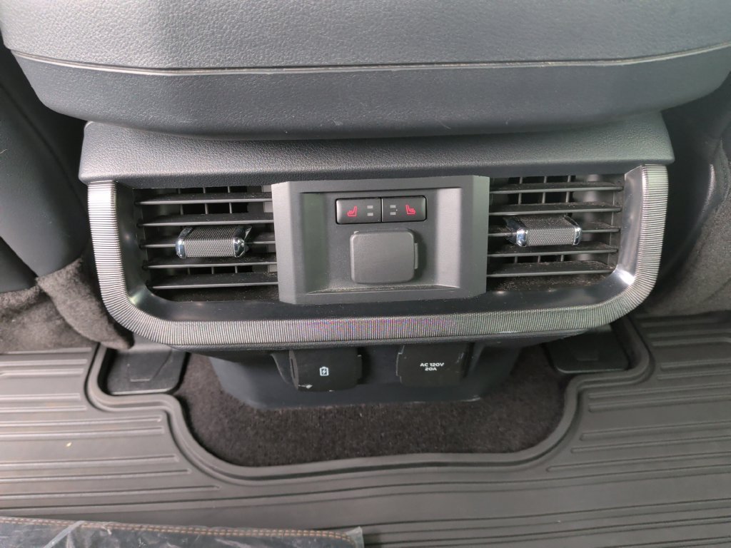 Certified 2022 Ford F150 Platinum w/ Equipment Group 701A High AWD/4WD image 18