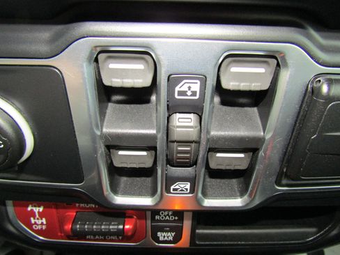 Used 2020 Jeep Gladiator Rubicon AWD/4WD image 32