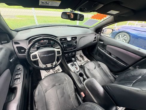 Used 2014 Chrysler 200 Limited FWD image 9