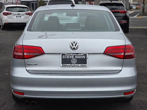 Used 2015 Volkswagen Jetta S image 4