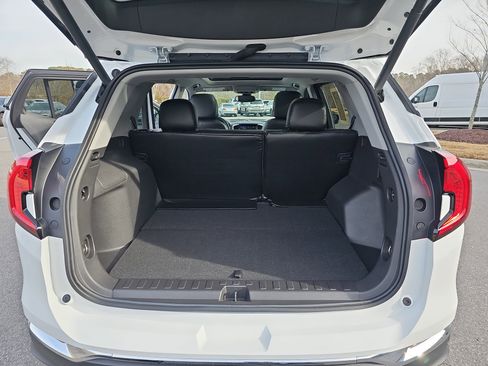 Used 2024 GMC Terrain SLT w/ Infotainment Package II image 13
