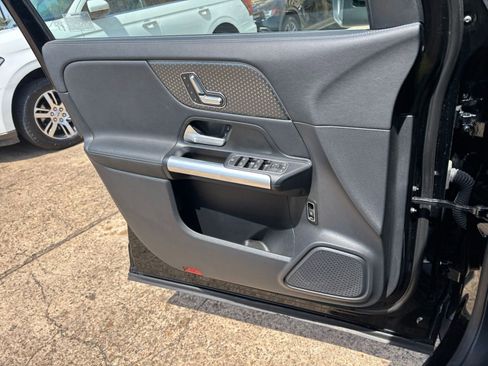 Used 2025 Mercedes-Benz GLA 250 image 18
