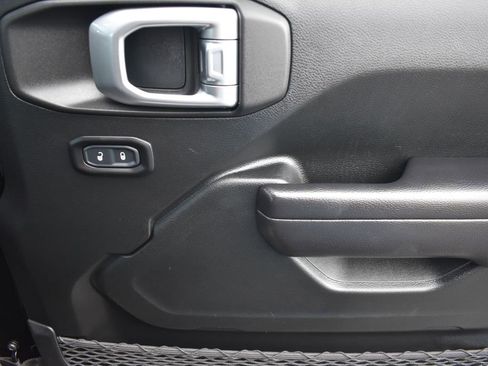 Used 2020 Jeep Wrangler Rubicon w/ LED Lighting Group AWD/4WD image 17