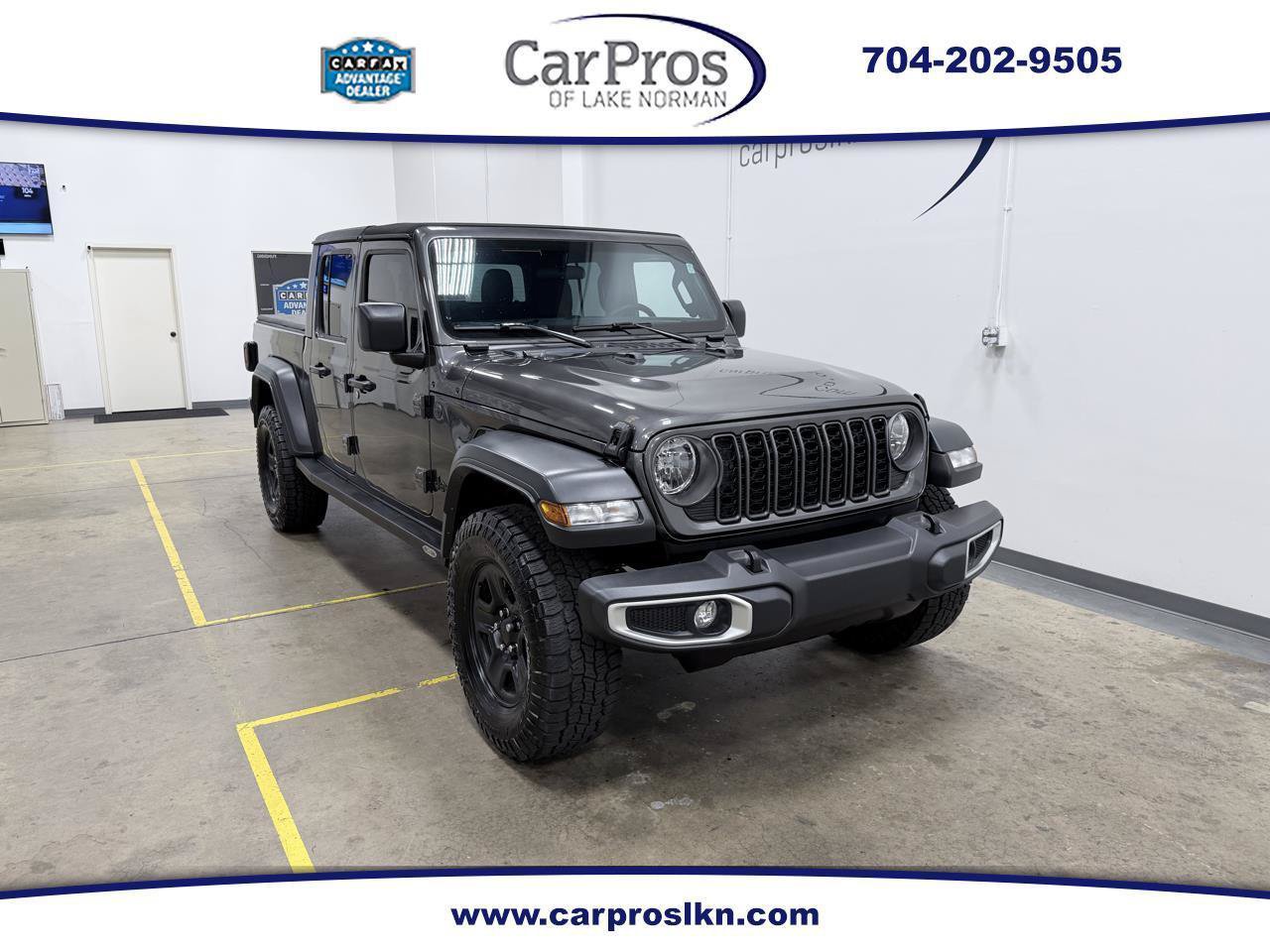 Used 2024 Jeep Gladiator Sport AWD/4WD image 1