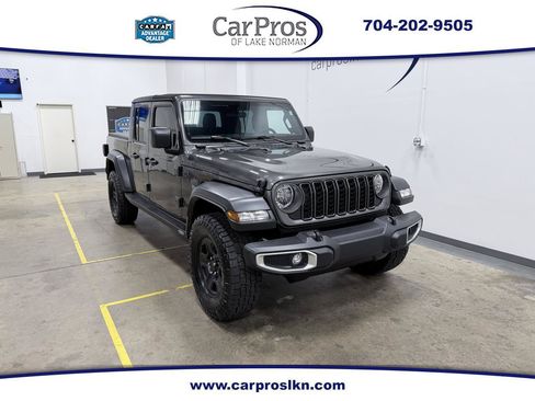 Used 2024 Jeep Gladiator Sport AWD/4WD image 1