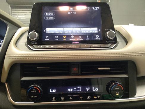 Used 2023 Nissan Rogue SV image 25