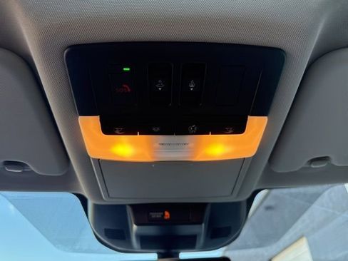 Used 2023 Nissan Rogue SL w/ SL Premium Package image 25