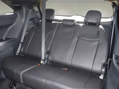 Used 2025 Toyota Sienna Limited FWD image 16
