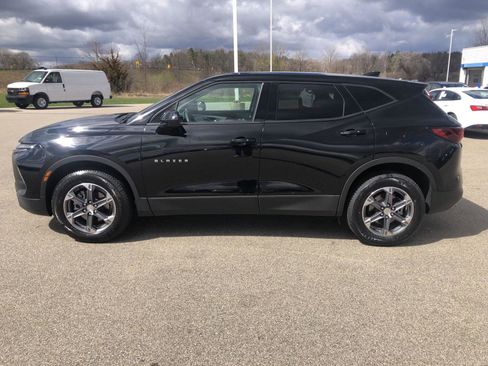 Used 2025 Chevrolet Blazer LT image 2