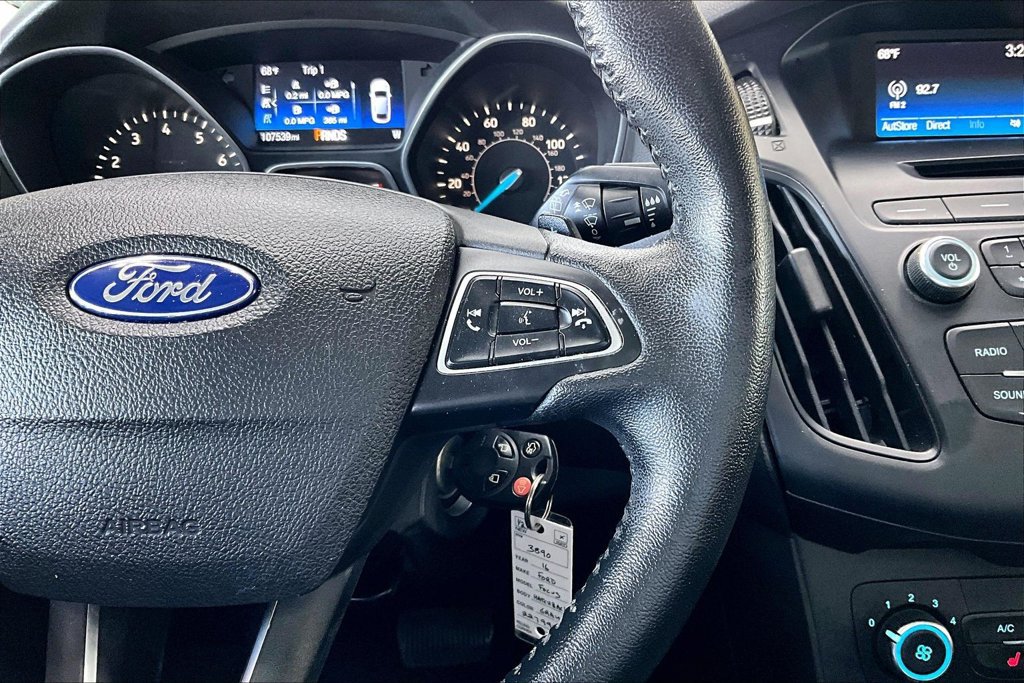 Used 2016 Ford Focus SE w/ SE Sport Package FWD image 11