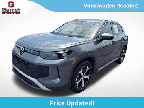 Certified 2025 Volkswagen Tiguan SE AWD/4WD image 1