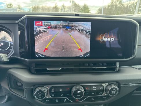 Certified 2025 Jeep Wrangler Sahara image 14