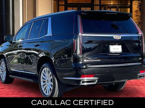 Used 2022 Cadillac Escalade Luxury RWD image 4
