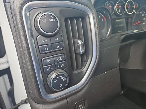 Used 2022 Chevrolet Silverado 1500 LT Trail Boss w/ Convenience Package II image 11