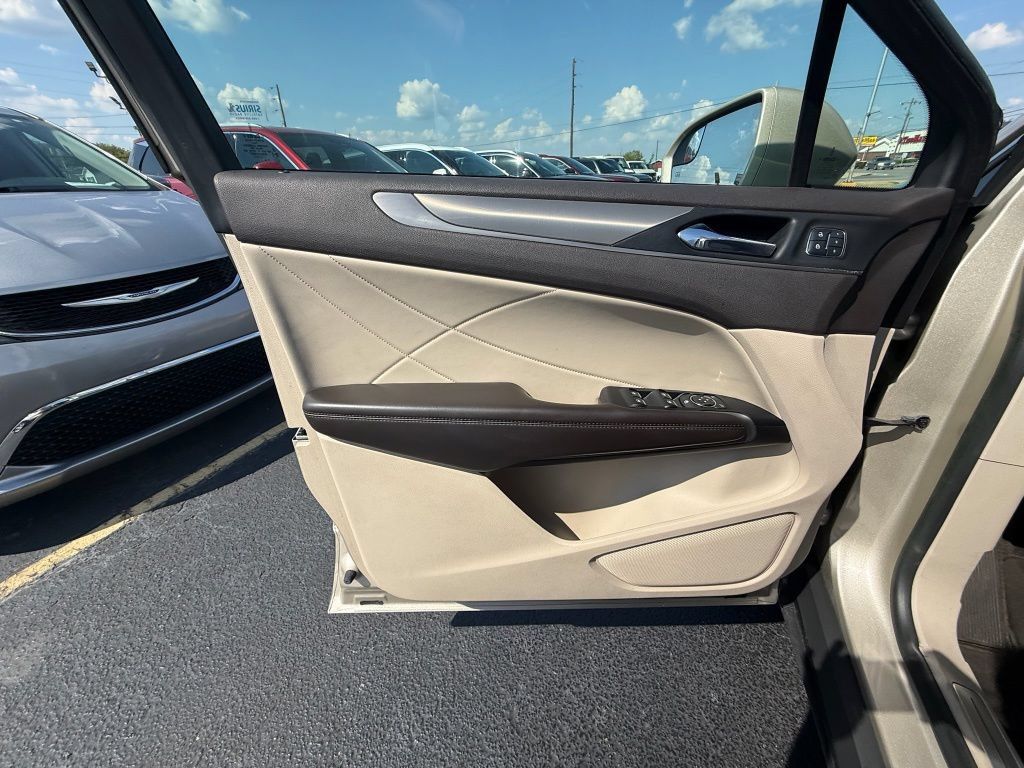 Used 2017 Lincoln MKC Premiere FWD image 10