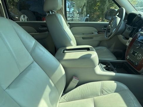 Used 2013 Chevrolet Suburban LT image 12