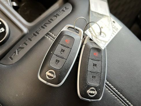 Certified 2025 Nissan Pathfinder S image 32