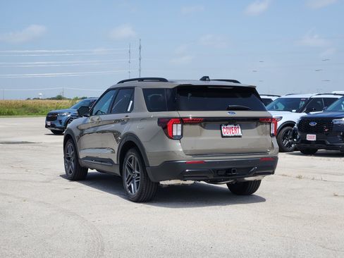 New 2026 Ford Explorer ST-Line w/ ST-Line Street Pack RWD image 3