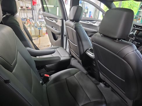 Used 2023 Cadillac XT6 Premium Luxury w/ LPO, Floor Liner Package AWD/4WD image 11
