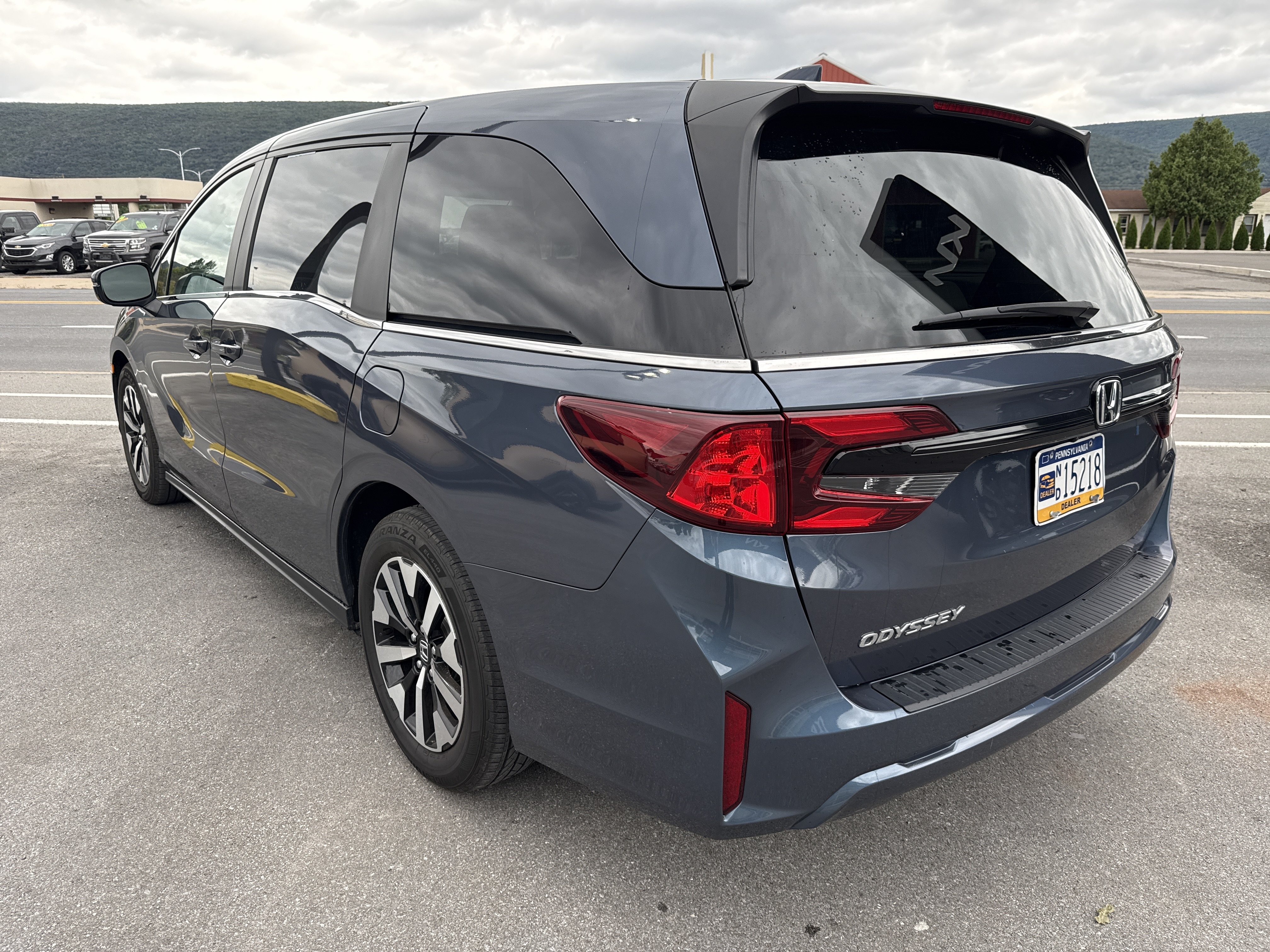 Used 2025 Honda Odyssey EX-L image 6