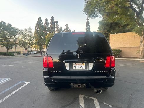 Used 2004 Lincoln Navigator Luxury image 4