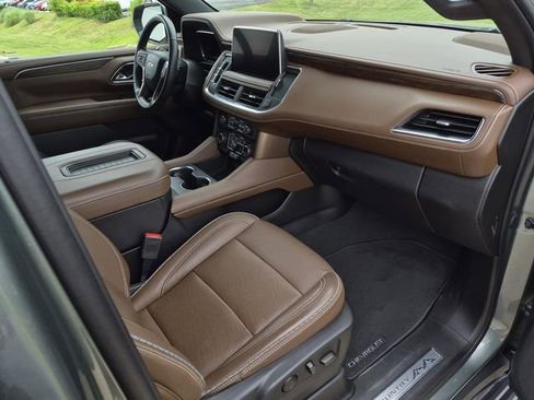 Used 2023 Chevrolet Suburban High Country AWD/4WD image 16