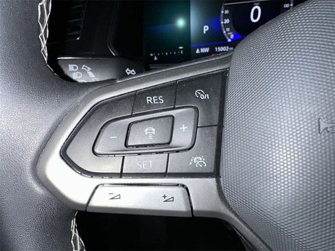 Used 2022 Volkswagen Tiguan SE image 31