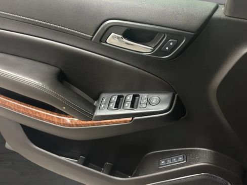 Used 2018 Chevrolet Tahoe Premier RWD image 17