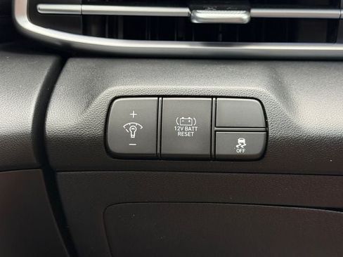 Used 2024 Hyundai Elantra Limited FWD image 27